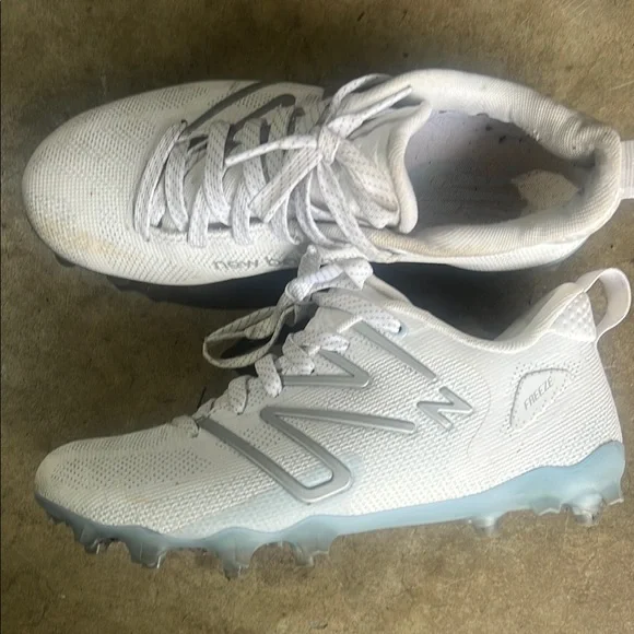 New Balance White Sneakers Sleek Design - Picture 2 of 4